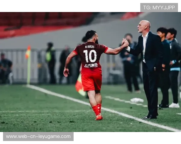 上海海港转会再度引发热议，新援能否拯救球队